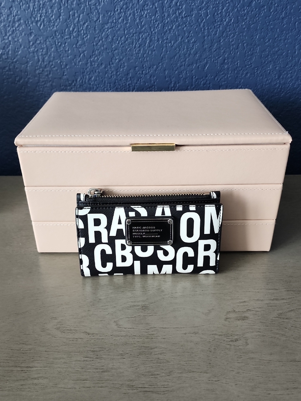 Marc Jacobs Jumbled Logo Medium Bifold Wallet White/ Black EUC